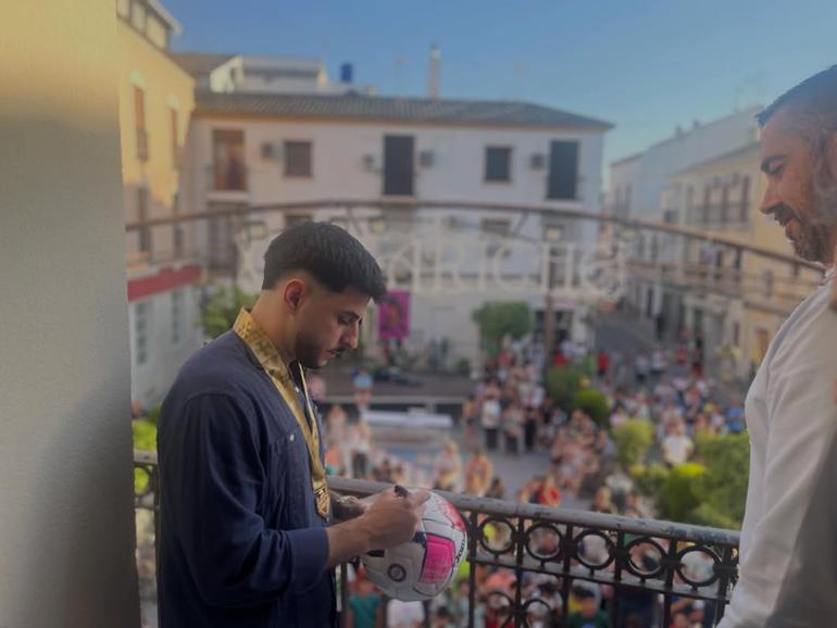 No varandim da câmara - Foto: Instagram/Aytocasariche