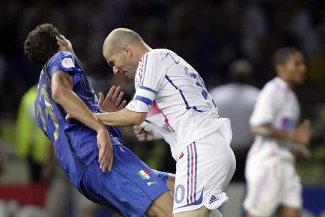 A cabeçada de Zidane a Materazzi na final do Mundial 2006, na Alemanha