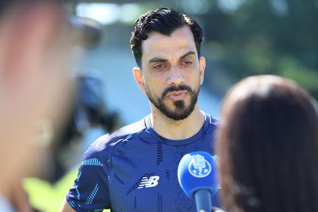 João Brandão revela frase que árbitro assistente terá dirigido ao banco do FC Porto B