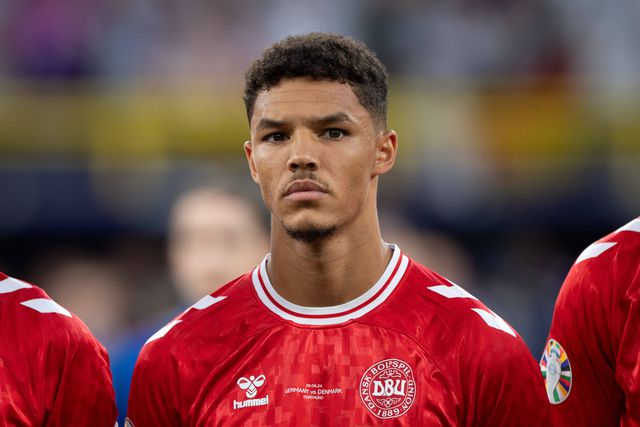 Benfica: Alexander Bah a aproveitar as férias no Japão