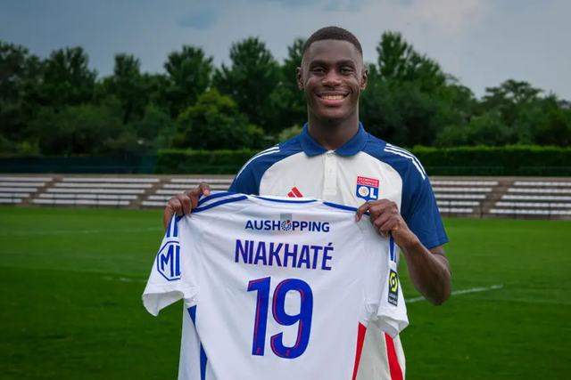 Oficial: Lyon anuncia a contratação mais cara da história do clube