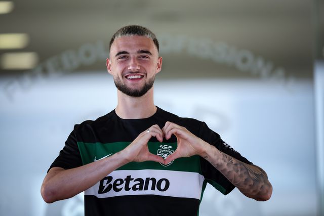 Sporting oficializa Debast