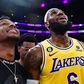 LeBron James renova com os Lakers