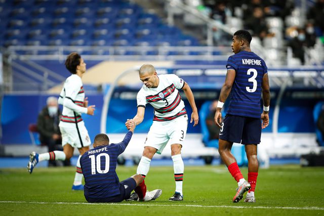 Mbappé sobre Pepe: «Estar aqui no Euro, a titular... é incrível»