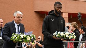 Eram rivais, mas portugueses: a homenagem a Diogo Jota em Anfield (fotogaleria)