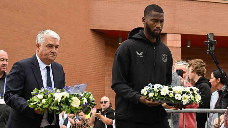 Eram rivais, mas portugueses: a homenagem a Diogo Jota em Anfield (fotogaleria)