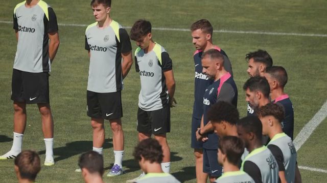 A homenagem do plantel do Sporting a Diogo Jota e André Silva