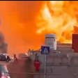Explosão envolve Roma em bola de fogo