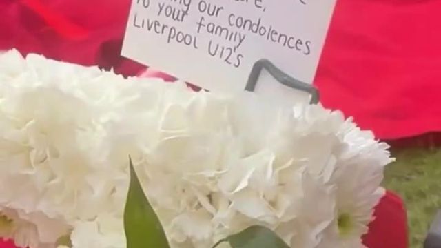 O adeus a um ídolo: sub-12 do Liverpool homenageiam Diogo Jota