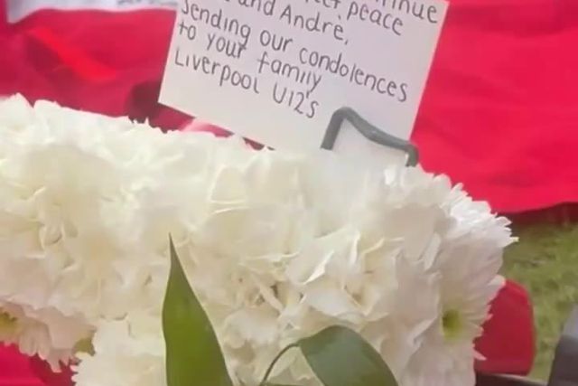 O adeus a um ídolo: sub-12 do Liverpool homenageiam Diogo Jota