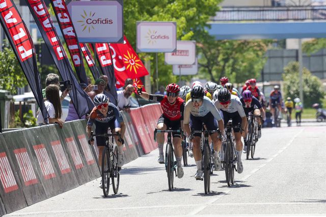 Fiona Mangan conquista terceira etapa da Volta a Portugal feminina