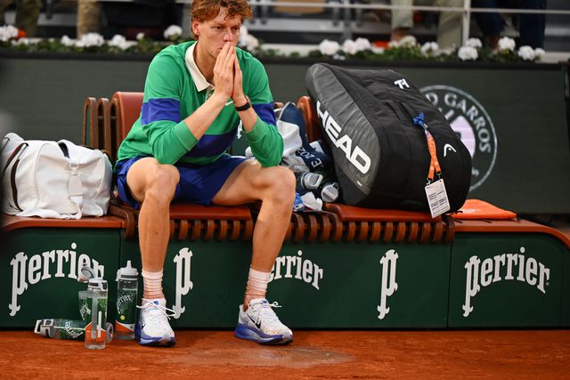 «15 minutos de lágrimas de Sinner» provocam despedimento