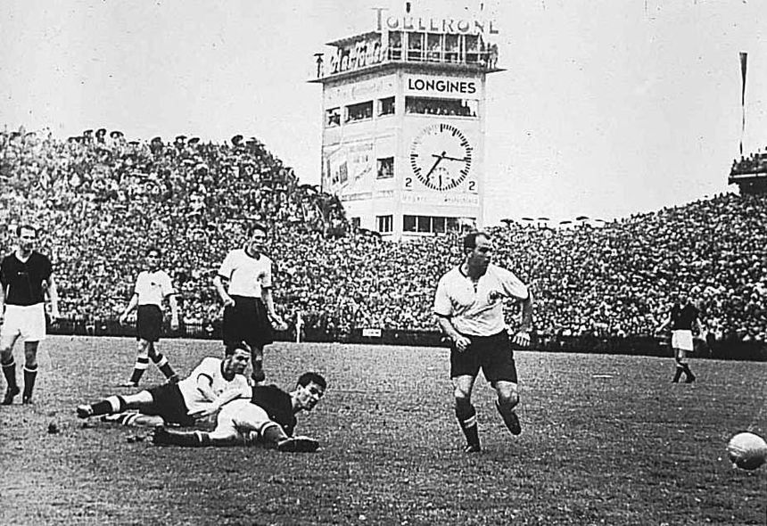 Alemanha derrotou a «maravilhosa máquina húngara» em Berna, a 4 de julho de 1954. FOTO A BOLA