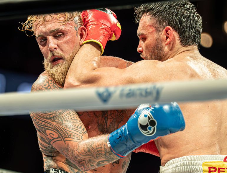 Pugilista mexicano que lutou contra Jake Paul foi detido e aguarda deportação dos EUA