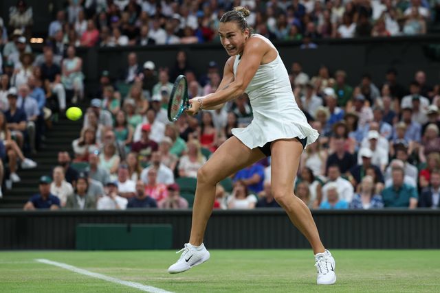 Sabalenka afasta Raducanu para avançar em Wimbledon