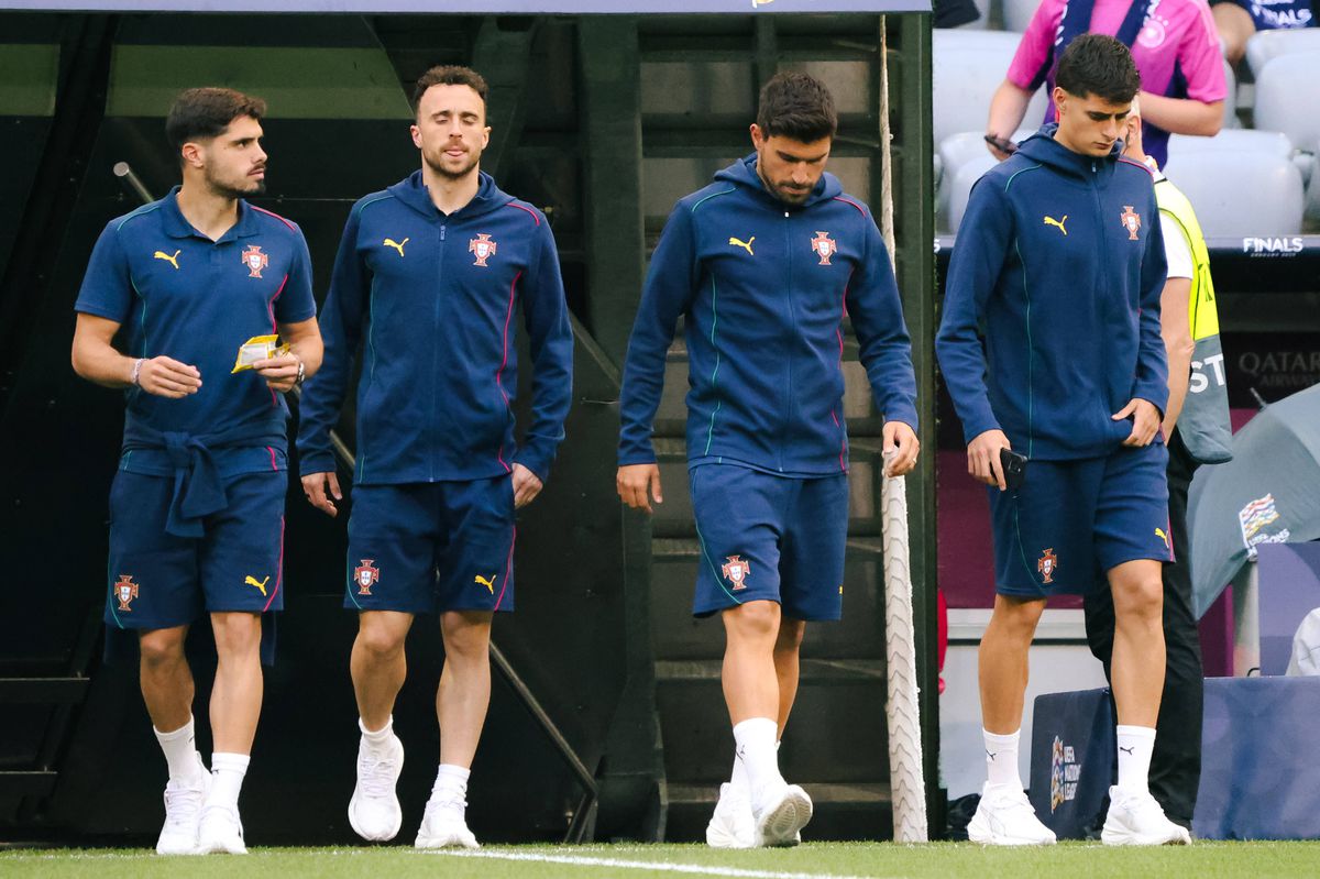 Pedro Neto está desolado com morte de Jota e pode falhar jogo do Chelsea