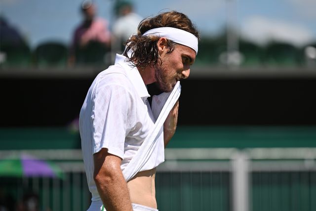 Treinador de Tsitsipas diz-se «chocado»: «Sem joelho, estou melhor do que ele»