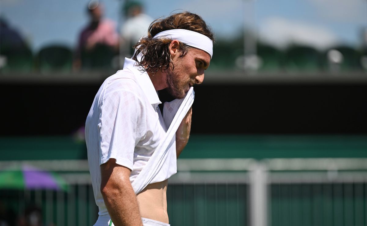 Treinador de Tsitsipas diz-se «chocado»: «Sem joelho, estou melhor do que ele»