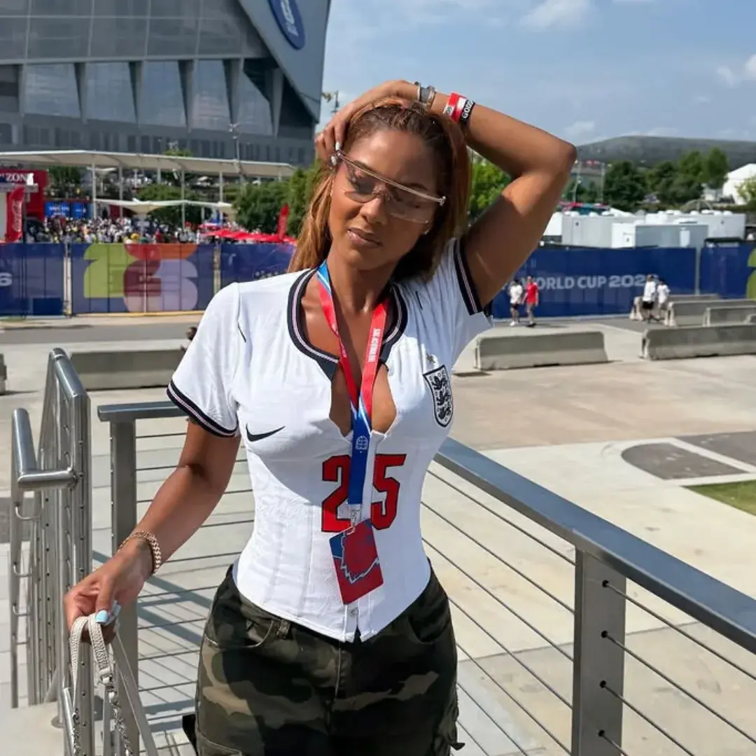 Gabby Jolie é a companheira de Djed Spence, lateral inglês - Foto: Instagram/englandwags_