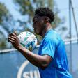 Samu teve o primeiro contacto com bola desde a lesão - Foto: FC Porto