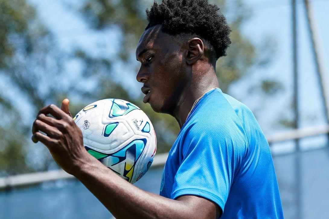Samu teve o primeiro contacto com bola desde a lesão - Foto: FC Porto