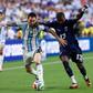 Messi em duelo com Sidny Lopes Cabral
