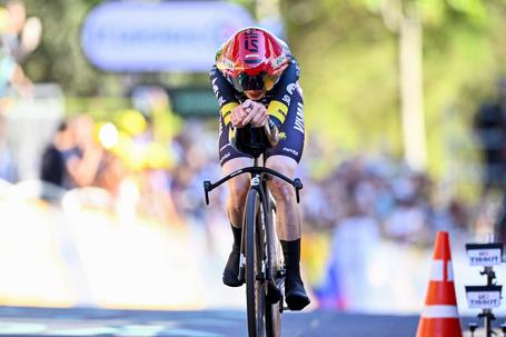 Tour: Vingegaard vence primeiro assalto a Pogacar e já veste de amarelo