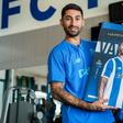 Aniversariante Alan Varela recebeu uma prenda no Olival - Foto: FC Porto