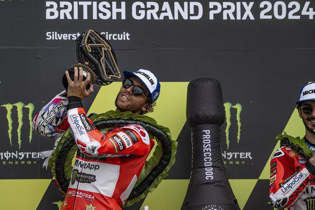 Bastianini na vitória certa, Oliveira «no lugar errado à hora errada» e Martín na liderança