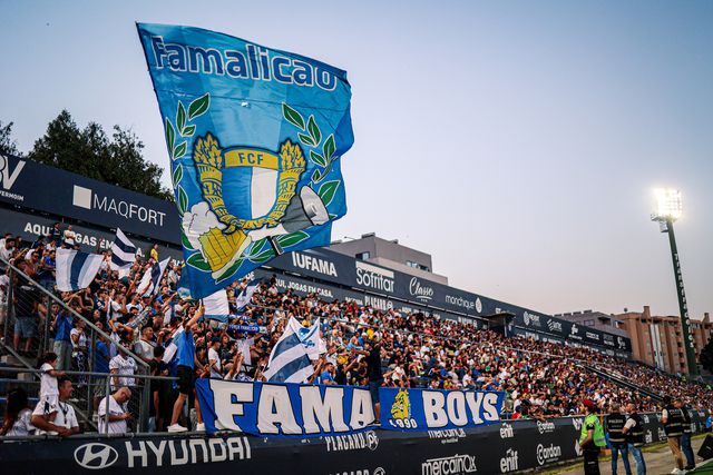 Famalicão: bilhetes para o Benfica à venda a partir desta segunda-feira (e só para sócios)