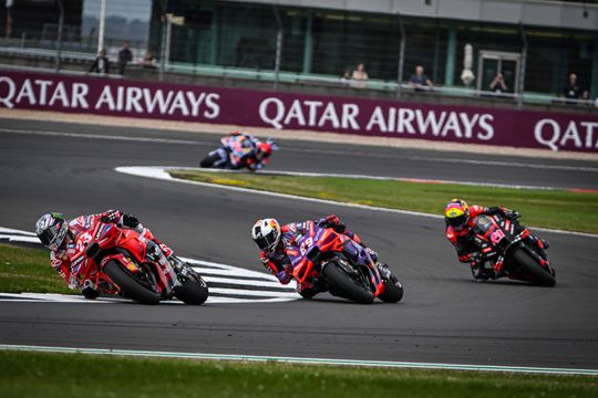 GP Grã-Bretanha: Bastianini faz dobradinha em Silverstone e há novo líder do Mundial