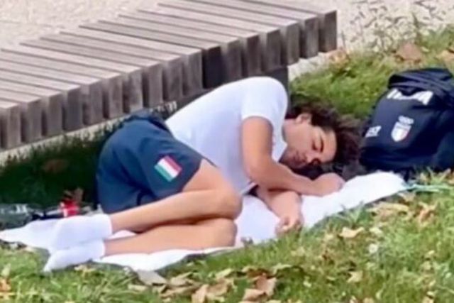 Medalhado olímpico dorme na rua por falta de condições na Aldeia Olímpica