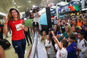 Patrícia Sampaio recebida por multidão em Lisboa