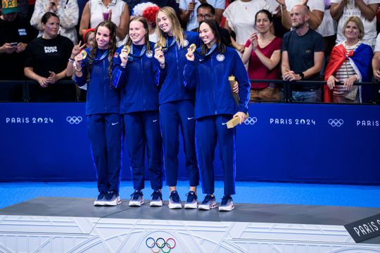 Paris 2024: Estados Unidos com ouro e recorde mundial nos 4x100 estilos femininos   