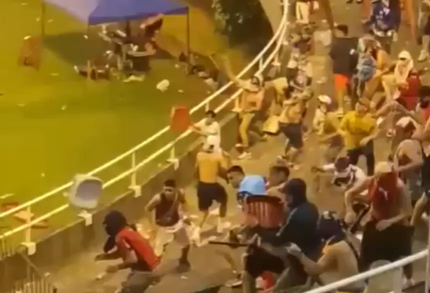 Paraguai ferve! Cadeiras voam no clássico