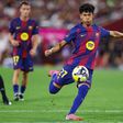 Quem tem três letras no nome, 17 anos e já é titular no Barcelona?