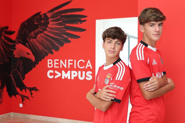 Benfica contrata gémeos ao Famalicão