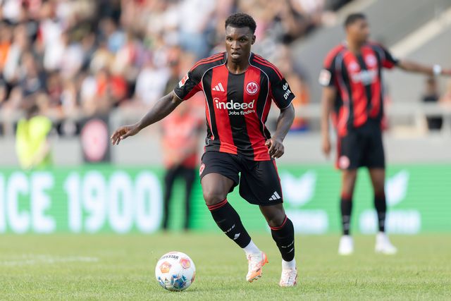 Aurélio Buta ao serviço do Eintracht