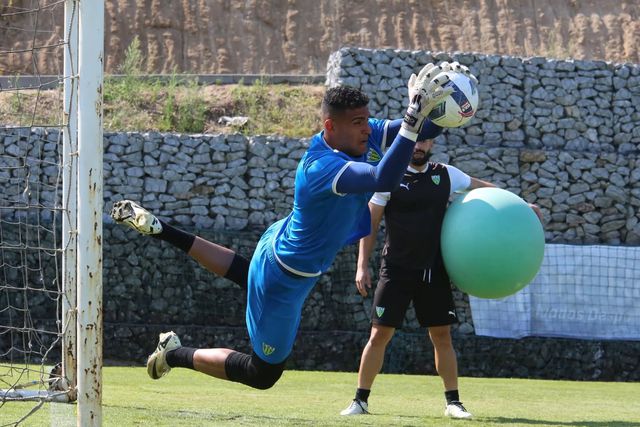 Brasileiro foi o dono das redes dos auriverdes na época passada e recebeu o prémio de melhor da Liga 2 (Foto: CD Tondela)