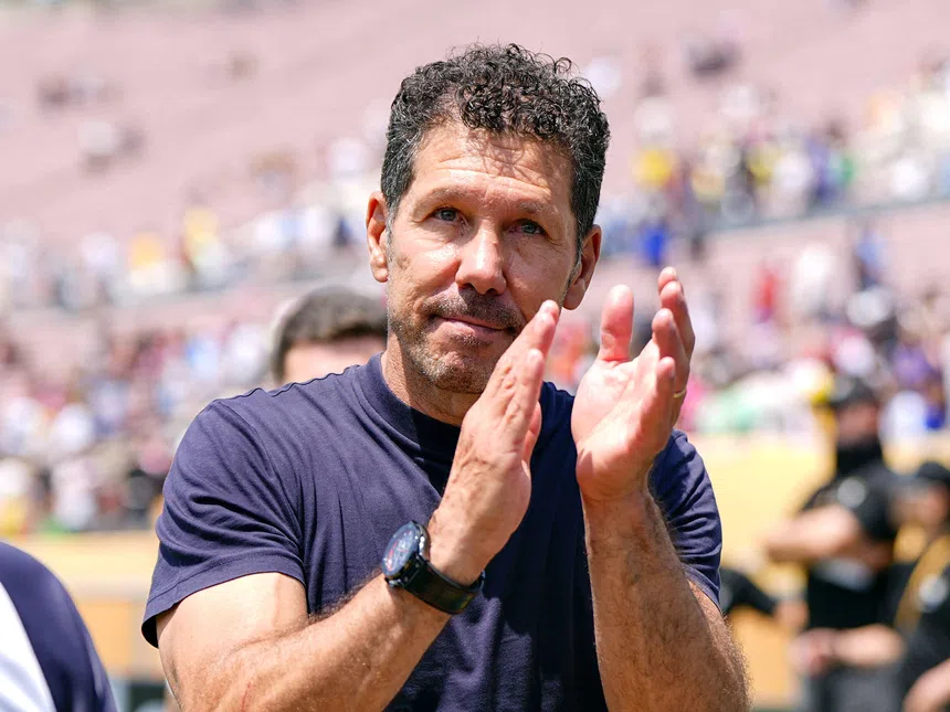 Simeone ataca! Escolha choca o mundo