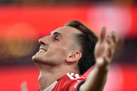 «Estás feliz no Benfica mas vem um clube e diz que te dá três vezes mais...»