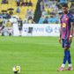 Marcus Rashford concentrado a olhar para a bola em jogo do Barcelona