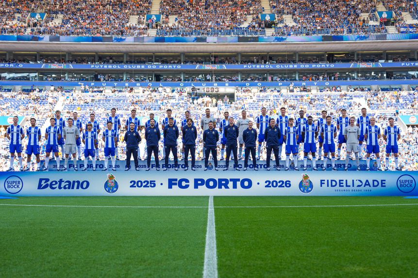 Ex-internacional português foi alvo de um enorme tributo no Dragão (Foto: Catarina Morais/Kapta+)