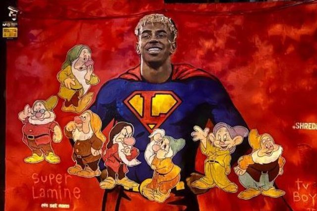Mural de Lamine Yamal vandalizado… com imagens dos Sete Anões