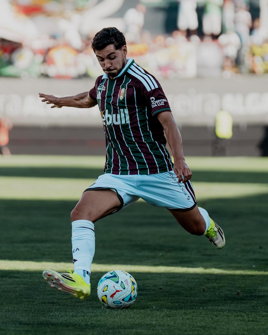 Após duas temporadas em Famalicão, internacional jovem luso estreia-se este sábado com a camisola estrelista. Foto: João Alvarinhas/Estrela da adora
