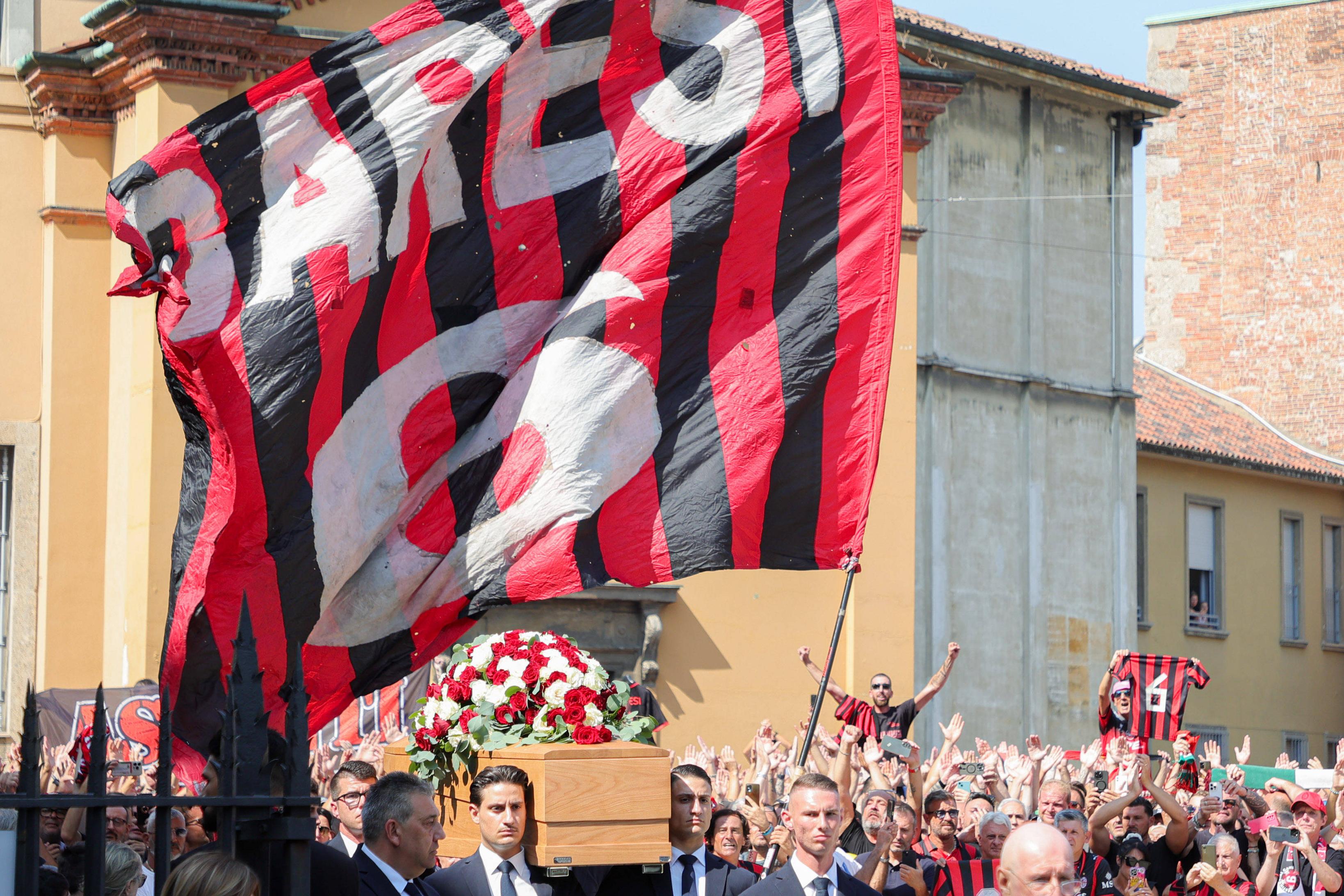 Milhares no último adeus a Baresi