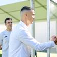 Cumprimento entre Ronaldo e Ange Postecoglou na Cidade do Futebol - Foto: Al Nassr