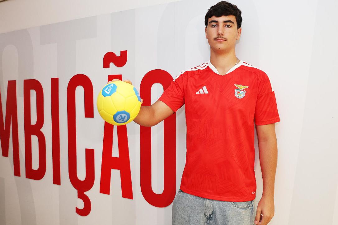 Afonso Bandeira renova contrato - Foto: Benfica