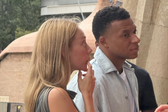 Mbappé e Expósito em Barcelona (Instagram/kaurtours)