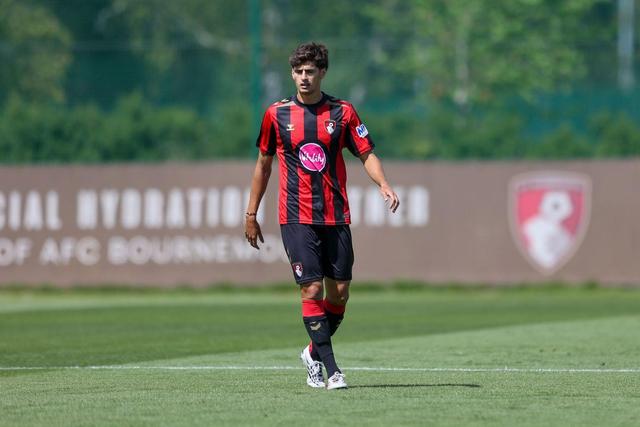 As novas cores de António Silva - Foto: AFC Bournemouth